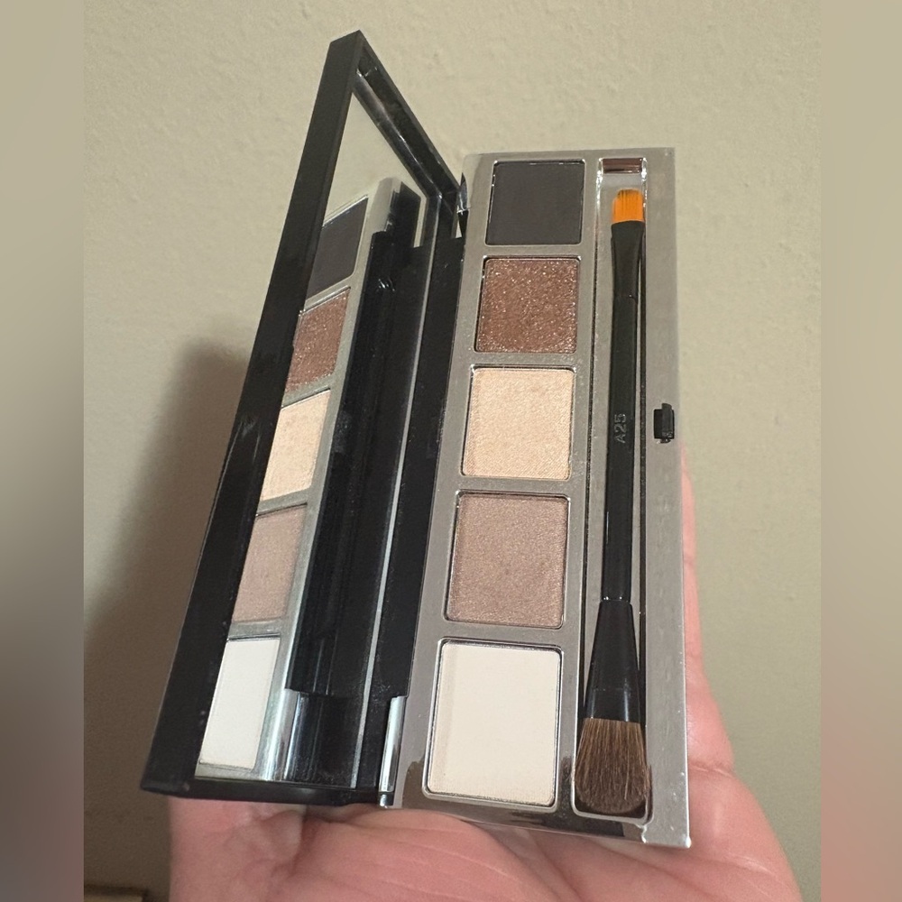 BOBBI BROWN Eyeshadow Palette - Rich Caramel Used a couple of times.